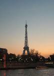 夕暮れのエッフェル塔